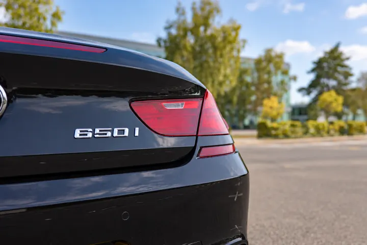 650i badge and rear light