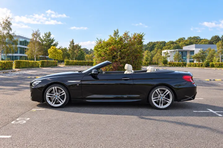 Passenger side profile, roof down